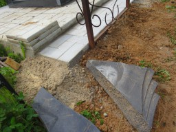 На кладбище в Марий Эл вандалы разрушают оградки, вырывают столешницы и цветы